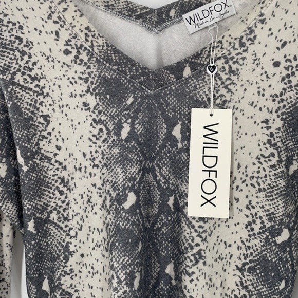 WILDFOX Python Stripe Daphne V-Neck long sleeve top - Picture 6 of 13